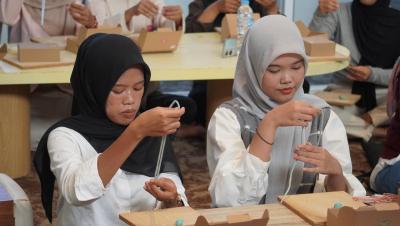 Workshop Craft Menganyam Gantungan Kunci 